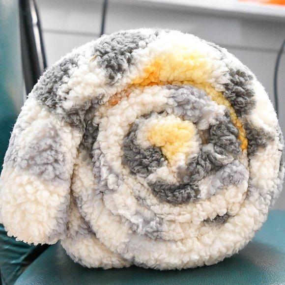 Pendleton Sherpa Fleece Blanket In  Arrow Point Gray color in King size - Picture 4 of 6